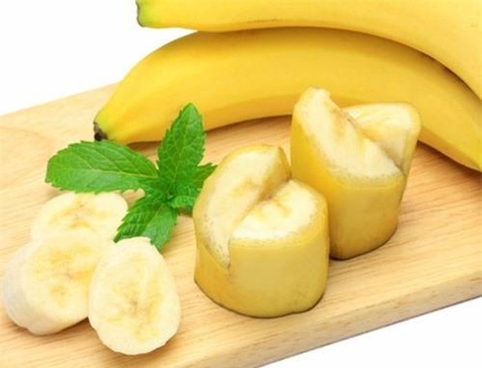 Chuối cũng có tác dụng làm trắng răng cực đơn giản mà lại hữu hiệu.