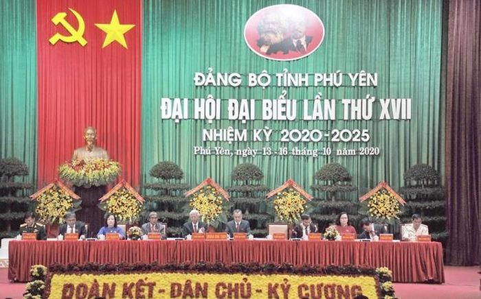 Đoàn Chủ tịch Đại hội Đảng bộ tỉnh Phú Yên lần thứ XVII