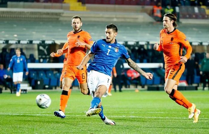  Italy chơi lấn lướt trong khoảng 20 phút đầu hiệp một. Ảnh: Reuters. 