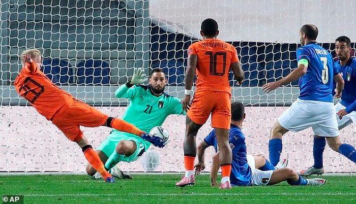 Van de Beek gỡ hòa 1-1 cho Hà Lan
