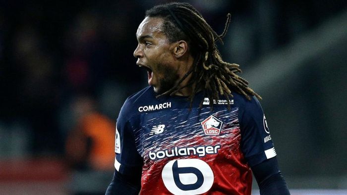  Renato Sanches thi đấu rực rỡ trong màu áo đội tuyển quốc gia tại Euro 2016. Ngoài ra, anh còn được vinh danh ở giải thưởng "Cậu bé vàng". Nhưng tài năng của cầu thủ Bồ Đào Nha sớm bị lãng quên khi anh chuyển đến thi đấu cho Swansea. Hiện tại, ở tuổi 23, Sanches khoác áo Lille và tìm cơ hội tỏa sáng. 