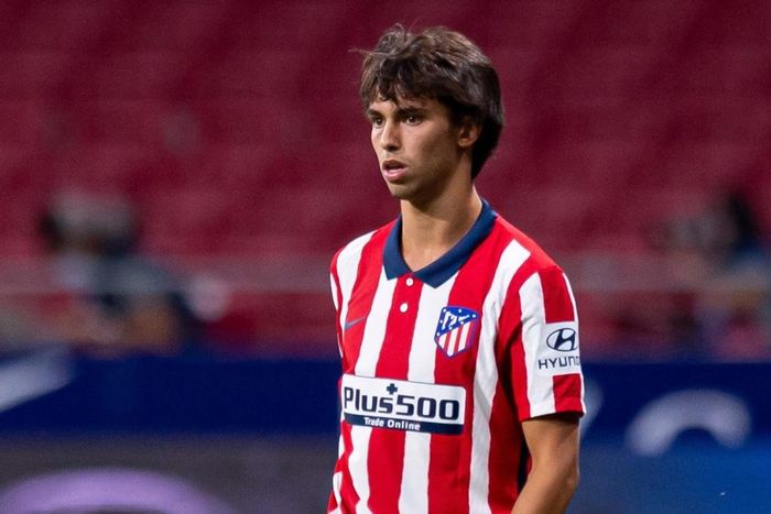  Joao Felix là bản hợp đồng bom tấn hè 2019 của La Liga. Ngôi sao Bồ Đào Nha được kỳ vọng sẽ thay thế Antoine Griezmann ở Atletico Madrid. Song, tới hiện tại, số 7 vẫn thi đấu phập phù, trồi sụt trong màu áo đội bóng xứ bò tót. 