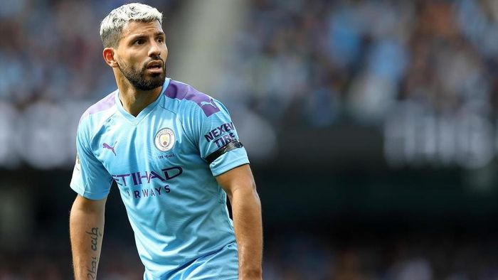  Atletico Madrid là bước ngoặt trong sự nghiệp của Sergio Aguero. Trung phong người Argentina nhận danh hiệu "Cậu bé vàng" sau mùa 2006/2007. Hiện tại, Aguero là nhân tố chủ chốt và là cầu thủ xuất sắc của Man City. Anh còn trở thành một trong những ngòi nổ đáng gờm nhất tại Premier League. 