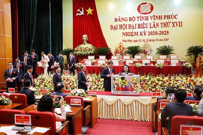 Các đại biểu tiến hành bỏ phiếu bầu Ban chấp hành Đảng bộ tỉnh khóa XVII, nhiệm kỳ 2020 - 2025