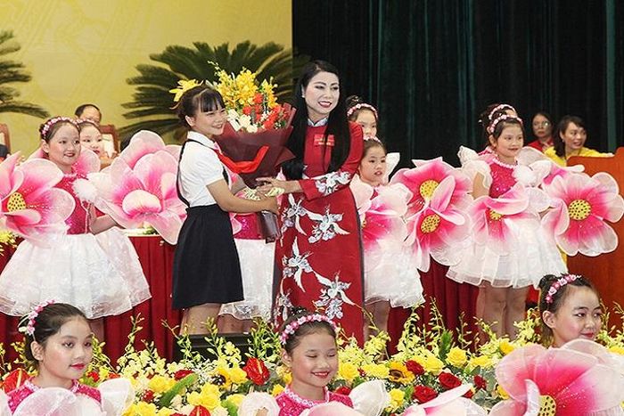 Đội thiếu niên, nhi đồng đại diện cho gần 200.000 thiếu niên, nhi đồng trong toàn tỉnh đến chúc mừng Đại hội.