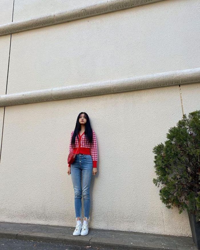 Cô có biệt danh là "đôi chân dài nhất Kpop", luôn được đem ra so sánh với “thánh body” Lisa (Black Pink).