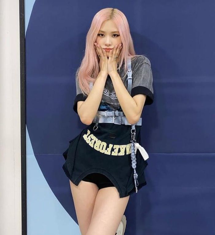 Nhiều người hâm mộ muốn nhuộm tóc màu sáng giống Rosé. Ảnh: @roses_are_rosie.