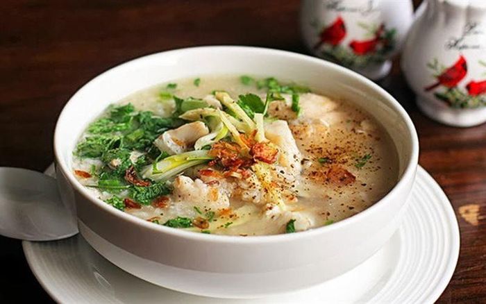 Tô cháo cá chạch giúp bồi bổ sức khỏe, cung cấp cho cơ thể những dưỡng chất cần thiết, đặc biệt là đối với cánh mày râu. Ảnh: Internet. 