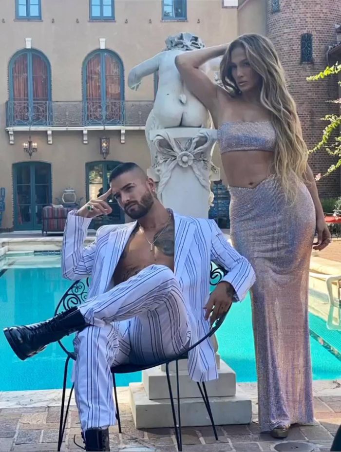 Hơn Maluma tới 25 tuổi nhưng nữ ca sĩ vẫn rất trẻ trung xinh đẹp so với nam ca sĩ 9x.
