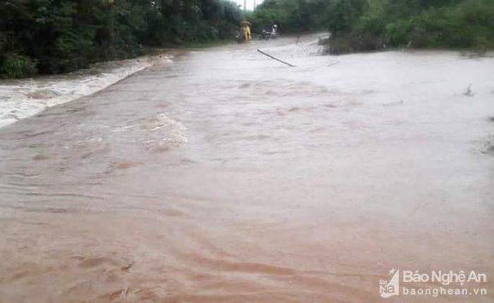 Tràn Khe Hương xã Nghĩa Yên bị ngập do mưa to ngày 16/10/2020. Ảnh tư liệu Đức Anh