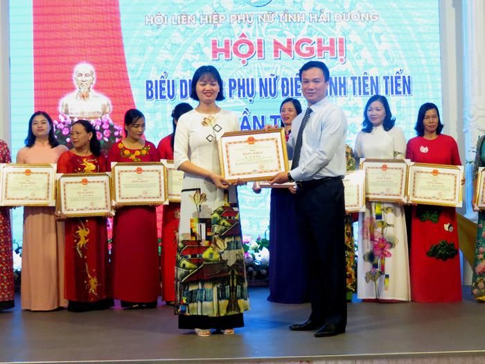 Vũ Thị Xuân vinh dự được Hội LHPN tỉnh Hải Dương biểu dương điển hình tiên tiến