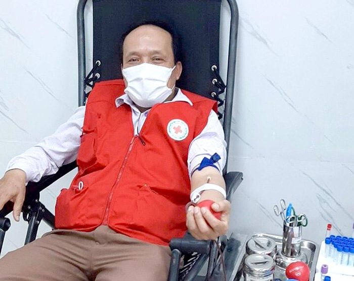 Dù đã gần 60 tuổi nhưng ông Phan Trung Thông vẫn tích cực tham gia các hoạt động hiến máu tình nguyện.