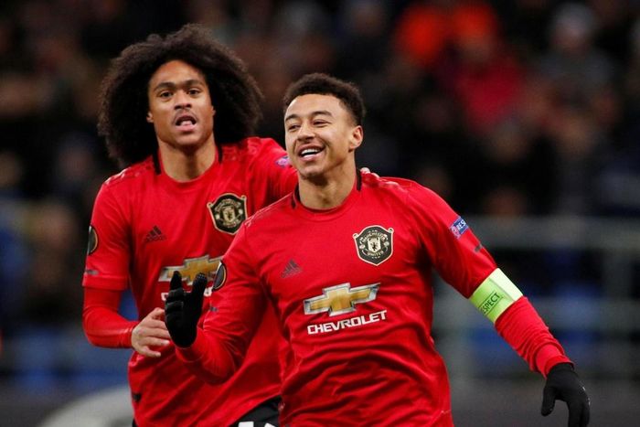  Tương lai của Lingard bị đặt dấu hỏi từ khi Donny van de Beek gia nhập MU. Vị trí tiền vệ công của MU đang chật chội, ngay cả Van de Beek phải tạm thời chấp nhận vai trò dự bị. Kể từ giai đoạn 2 mùa giải 2019/20, Lingard gần như không được ra sân. Theo Telegraph, MU đang muốn bán Lingard với giá khoảng 15 triệu bảng. 