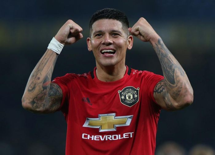  Giữa mùa giải 2019/20, Rojo bị đẩy tới Estudiantes bằng bản hợp đồng cho mượn ngắn hạn. Tháng 6, Rojo trở lại MU vì không được Estudiantes giữ chân. Tuy nhiên, HLV Solskjaer cũng không điền Rojo vào danh sách dự Europa League. Rojo bức xúc khi rơi vào tình cảnh trớ trêu tại sân Old Trafford. Anh mong muốn được gắn bó lâu dài với Estudiantes, nhưng không thể. 