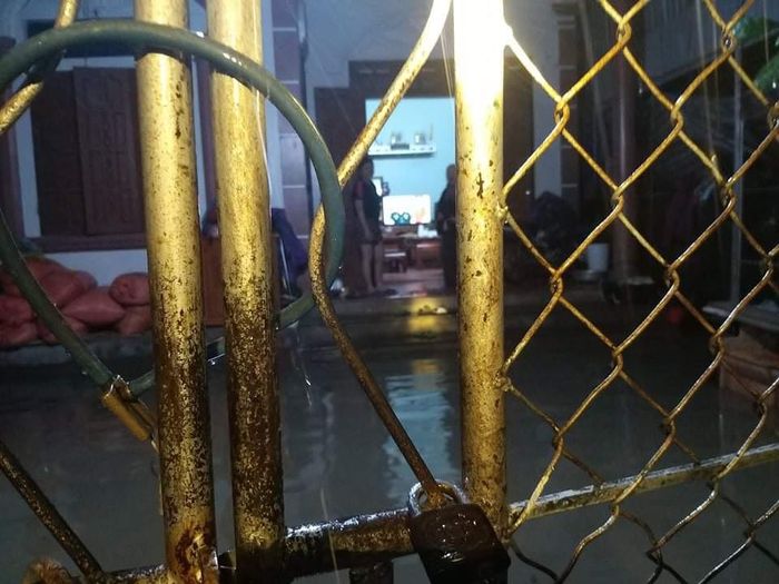 Do mưa lớn, ngập lụt diện rộng, TP Hà Tĩnh đã di dời khẩn cấp hơn 70 hộ dân tại phường Nam Hà, Văn Yên, Đại Nài, Thạch Bình, Thạch Quý…. có nguy cơ ảnh hưởng lụt lên khu vực an toàn.