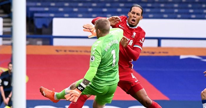 Pickford không bị phạt sau pha phạm lỗi với Van Dijk