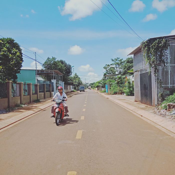 Đường Bà Huyện Thanh Quan đoạn qua Plei Ngó (phường Trà Bá, TP. Pleiku). Ảnh: Đình Phê