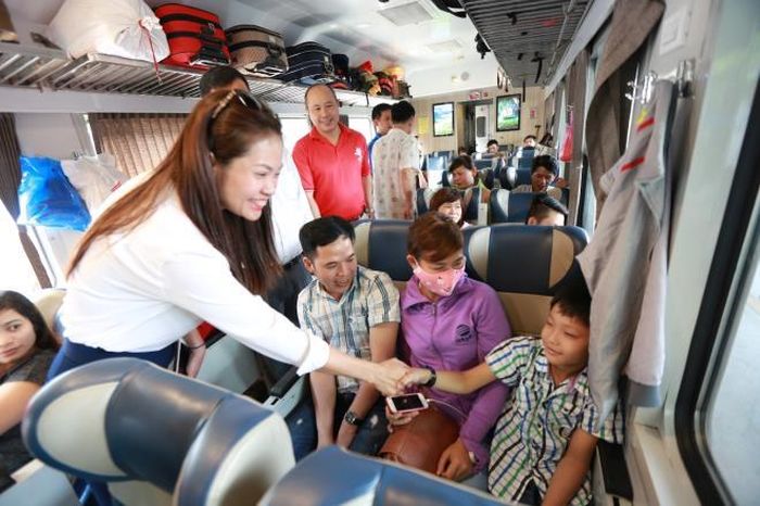 Chuyến tàu công nhân về quê ăn Tết của MobiFone, trong khuôn khổ Chương trình phúc lợi cho người lao động ký kết với Tổng LĐLĐ Việt Nam