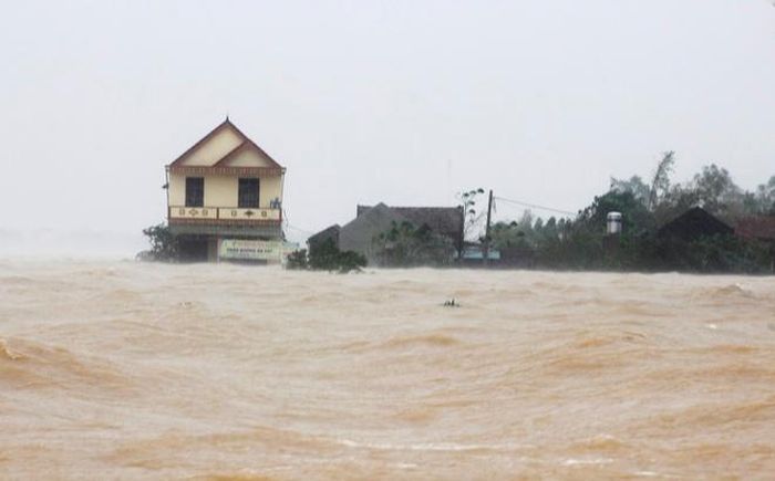 Cơ quan khí tượng cảnh báo ngập lụt diện rộng còn tiếp diễn ở Hà Tĩnh và Quảng Bình trong ngày 20/10. Ảnh: CTV.