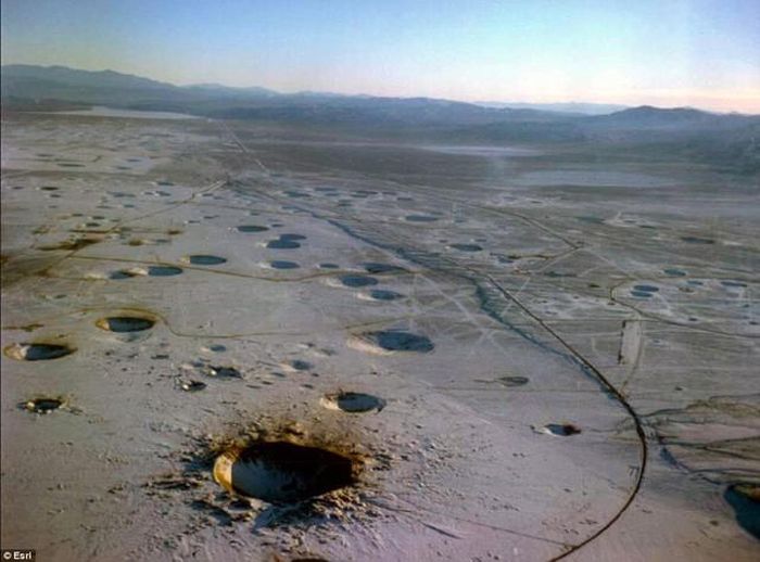 Vùng thử nghiệm Nevada cách thành phố Las Vegas khoảng 105 km. Do vậy, những đám mây hình nấm hình thành sau mỗi lần thử nghiệm hạt nhân của Mỹ có thể được người dân nhìn thấy rõ.