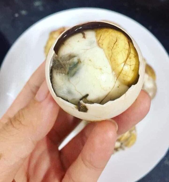 Trứng gà ác lộn khó bảo quản, nên ăn ngay