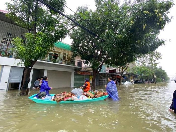  Ngày 20/10, Thành phố Hà Tĩnh vẫn đang ngập nặng.