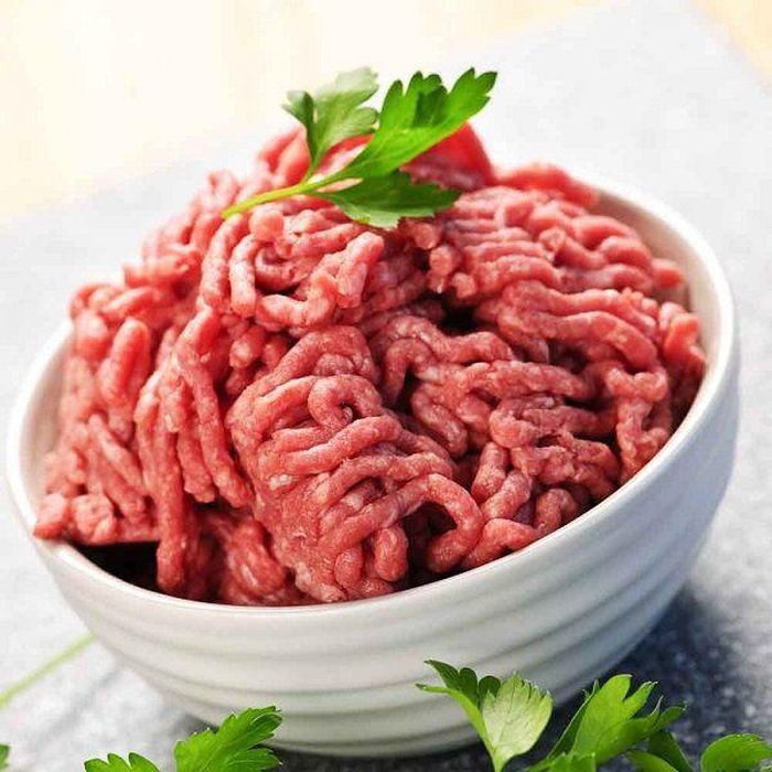 Nên mua thịt bò về tự xay cho ngon, không nên mua thịt bò xay sẵn ở chợ