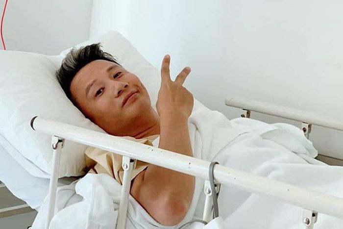 Nam ca sĩ quyết định thắt ống dẫn tinh để không làm vợ "vỡ kế hoạch" thêm.