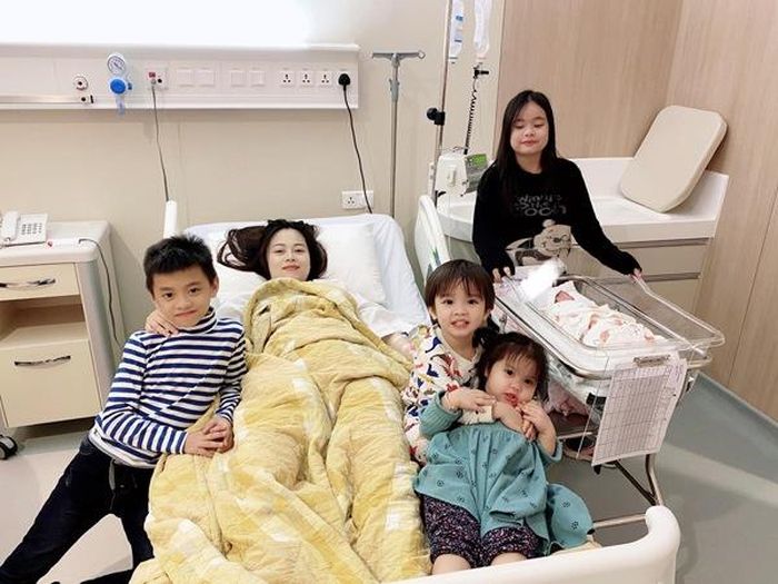Hài lòng với 5 con "đủ nếp đủ tẻ", hotmom quyết định triệt sản.