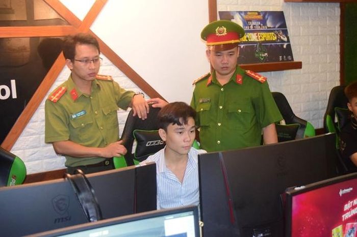 Một đối tượng trong nhóm lừa đảo thực hiện lại hành vi lừa đảo tài sản người dùng Facebook.