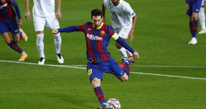 Messi kiếm về phạt đền và mở tỷ số cho Barca