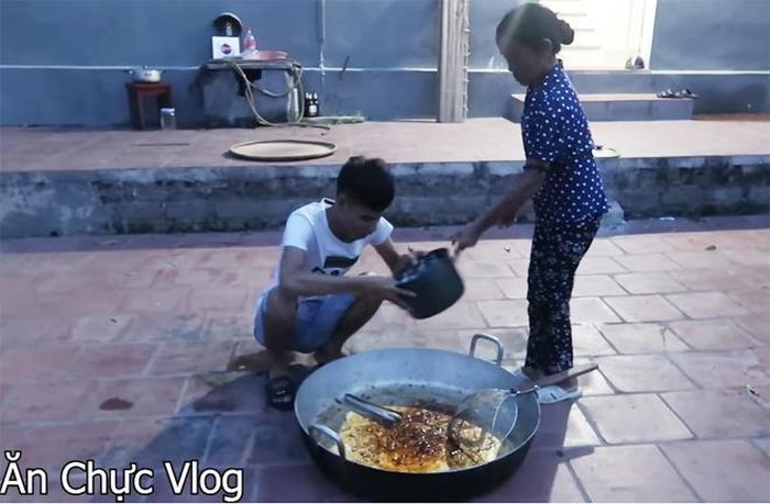 (Ảnh: Ăn Chực Vlog)