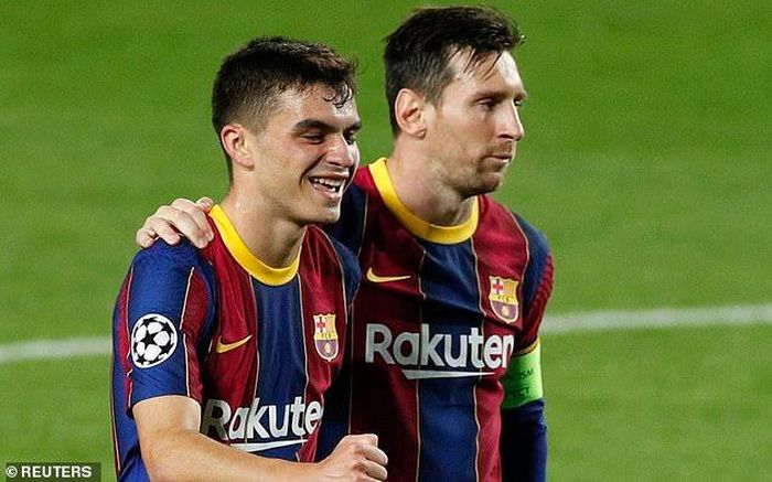 Chỉ còn 10 người trên sân nhưng Barca vẫn là quá mạnh so với đội khách.