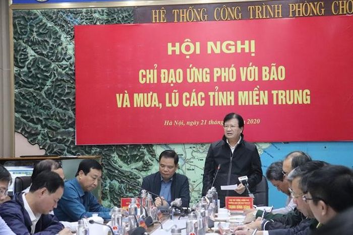 Phó Thủ tướng Trịnh Đình Dũng chỉ đạo tại Hội nghị.