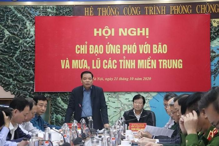 Bồ trưởng Bộ NN&PTNT phát biểu chỉ đạo cuộc họp.