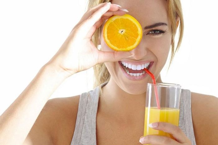 Nước cam là nguồn cung cấp vitamin A và D dồi dào, giúp giảm nguy cơ loãng xương, trầm cảm và một số bệnh ung thư