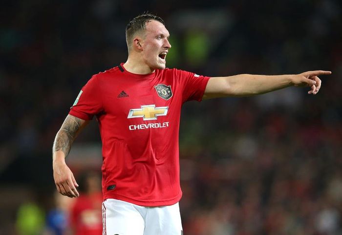 Mùa trước, Jones ra sân 2 trận tại Premier League. Ngay cả khi Jones khỏe mạnh, vị trí của anh chỉ là ghế dự bị. Mùa này, Jones tiếp tục gặp rắc rối vì chấn thương. Tương tự Romero, Jones không được ra sân ở Champions League và Premier League. Theo nhiều nguồn tin tại Anh, Jones có thể rời MU vào tháng 1/2021.