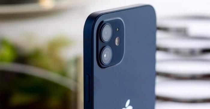 iPhone 12 vẫn chỉ có cụm camera kép, thay đổi lớn nhất là ở việc điều chỉnh khấu độ camera góc rộng.