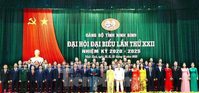 Ban Chấp hành khóa XXII ra mắt đại hội - Ảnh: Hoàng Long