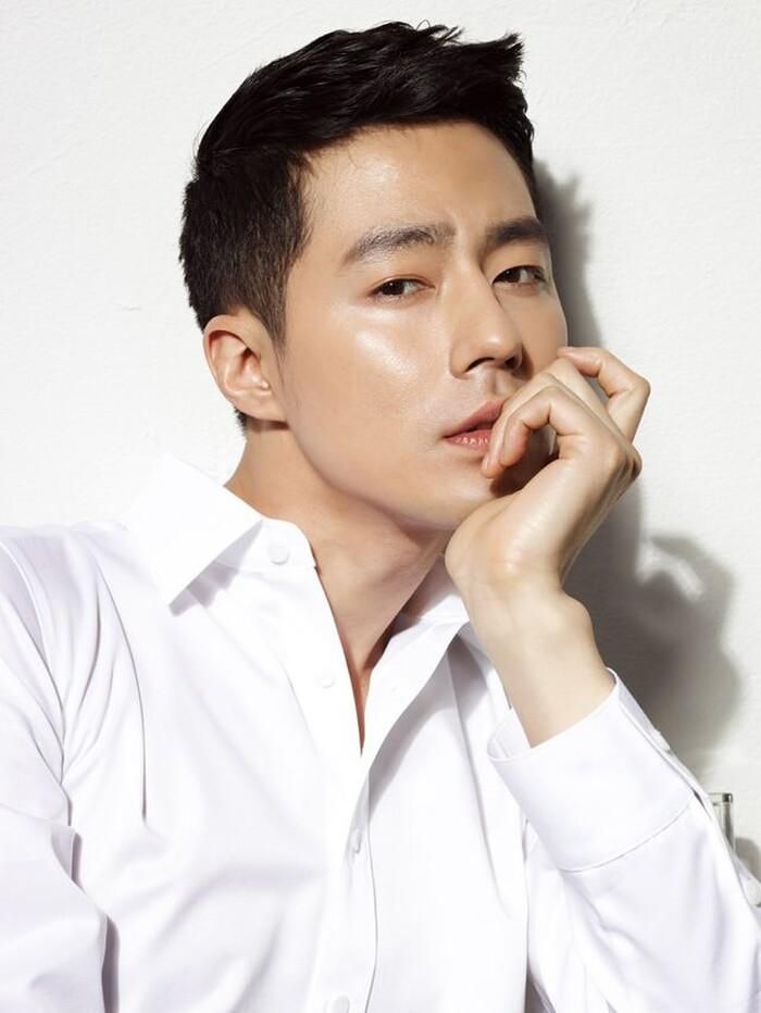 Hiện tại dù đã sắp sang ngưỡng U40 nhưng Jo In Sung vẫn hết sức trẻ trung, quyến rũ
