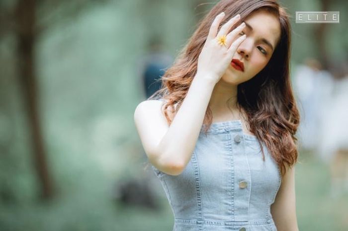  “Mình sống khá khép kín, không có nhiều bạn, thậm chí cứ gặp người lạ là sợ. Cuốn sách đã truyền cho mình động lực để yêu thương chính bản thân, tự tin hơn thay vì chỉ tập trung vào những yếu điểm. Học cách yêu thương bản thân là cả một quá trình dài”, Nga tâm sự. 