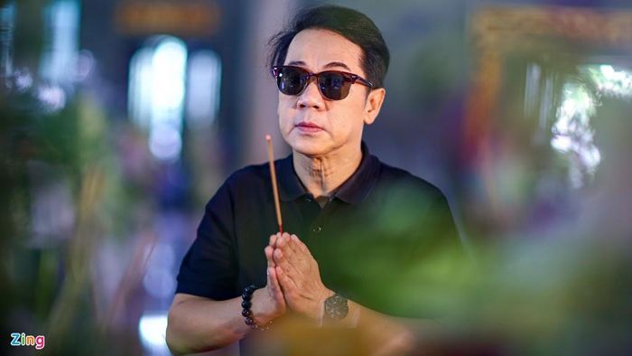 NSƯT Thành Lộc cho rằng NSND Lý Huỳnh là bậc tiền bối được nhiều thế hệ nghệ sĩ kính trọng: "Ông được rất nhiều người yêu kính về tài nghệ, nhân cách. Ông luôn giản dị, gần gũi với các thế hệ đồng nghiệp".