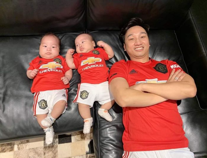 MC Thành Trung hạnh phúc bên 2 con sinh đôi.