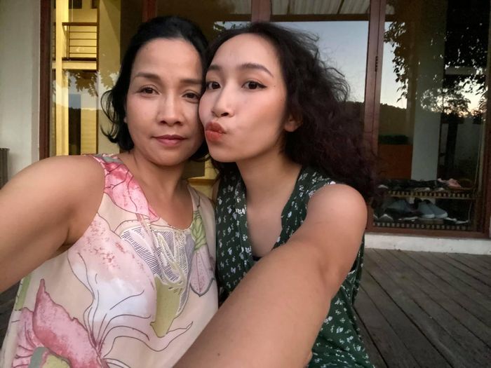  Mỹ Linh đăng ảnh bên cô con gái út Mỹ Anh.