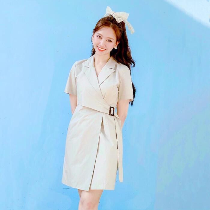 Với Hari Won là chiếc nơ bản to, xinh xắn vô cùng. 