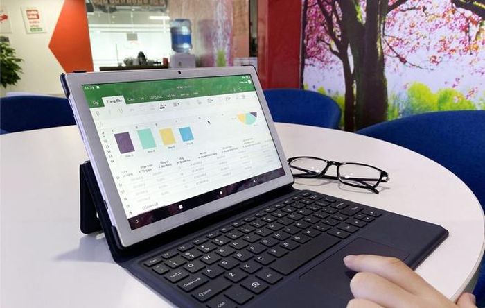  Chạy hệ điều hành Android 10, máy sở hữu nhiều tính năng nổi bật. 