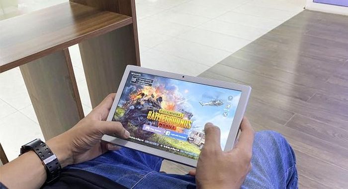  Chipset lõi 8 với tốc độ 1,6 GHz của máy cho phép trải nghiệm các tựa game đang được nhiều người chơi hiện nay. 