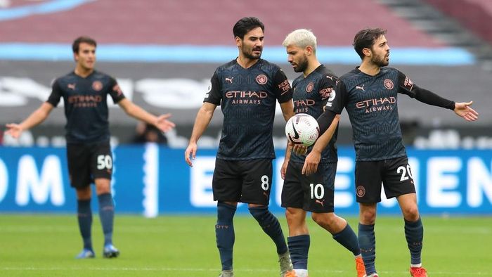 Ở hiệp 1, hàng công Man City gặp nhiều khó khăn. Sergio Aguero có trận đấu đáng thất vọng và bị thay ra ở phút 46. Ảnh: Getty.