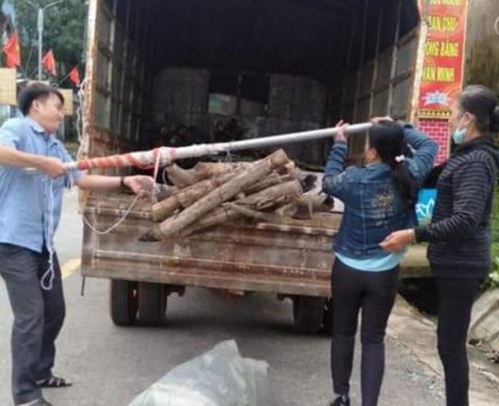 Quyên góp, ủng hộ củi đun bánh.
