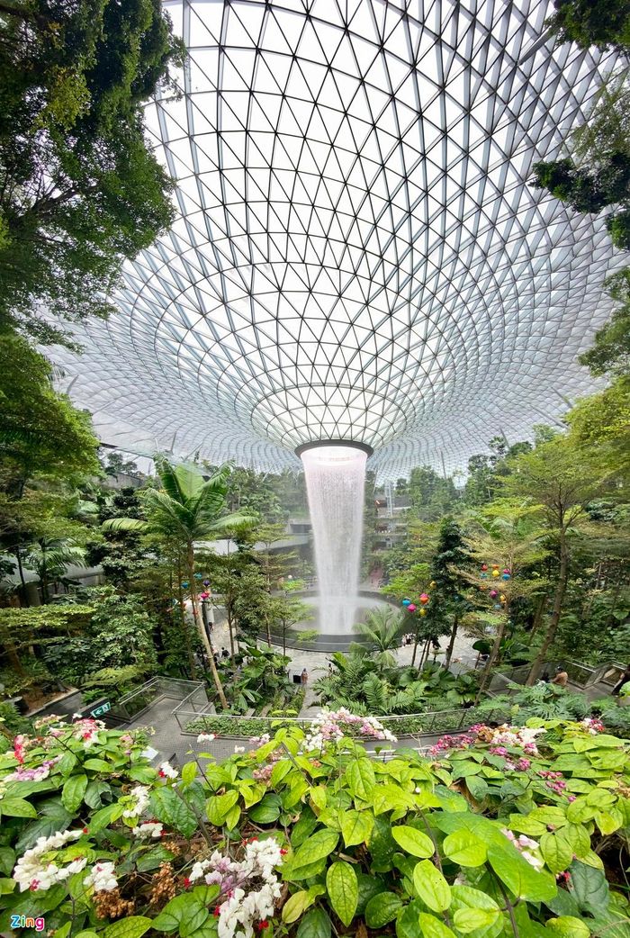 Khi sử dụng chế độ Panorama (toàn cảnh), người dùng có thể kết hợp với ống kính Super wide. Điều đó sẽ giúp người dùng có được ảnh nhiều chi tiết hơn.
